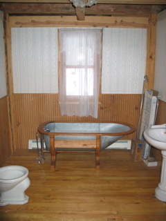 1 Bath Tub In