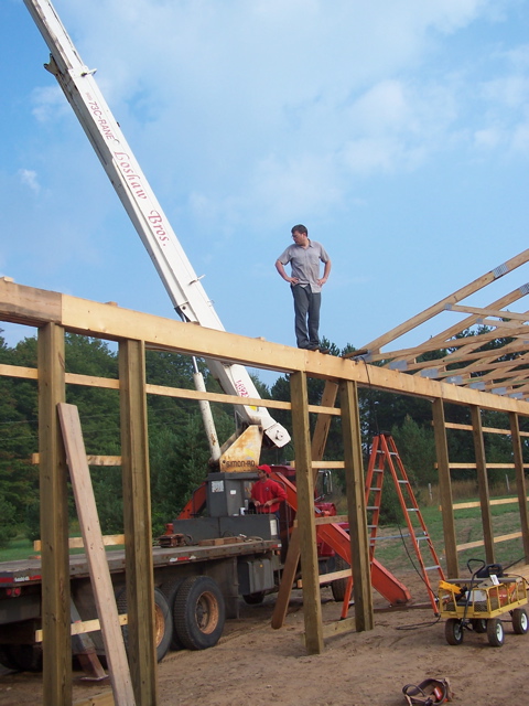 20040904_TrussesHalfDoneBroJohnWorking