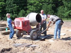 20040803_RyanHelpsPourFootings2