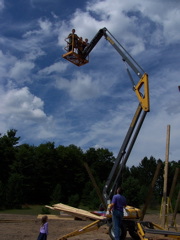 20040807_SkyBucketUsedtoLift24FtPoles